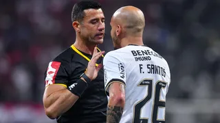 Duílio, Vítor Pereira e elenco corintiano se revoltam: ‘Para que serve o VAR’