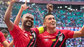 Athletico: Jogador “contestado” brilha em série positiva