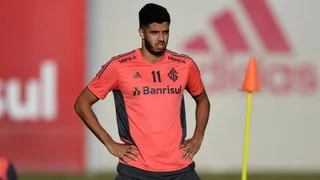 Athletico encaminha contratação de zagueiro ex-Internacional
