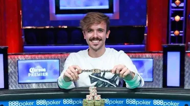 Curitibano é o primeiro brasileiro bicampeão da WSOP, o Mundial de poker