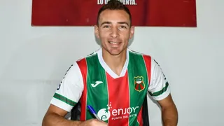 Atacante ex-Athletico desiste de aposentadoria e assina com clube
