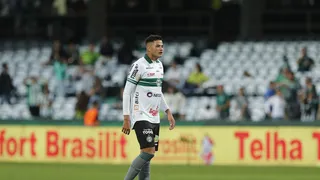 Coritiba terá mudanças na defesa e no meio contra o Flamengo; veja provável time