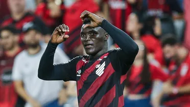 Athletico amassa e vira no fim com brilho de Viveros contra o Vitória