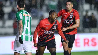 Nikão reestreia com gol e agradece Petraglia: “Amo esse clube”