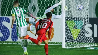 De contrato renovado, Jadson mostra estrela em vitória do Athletico