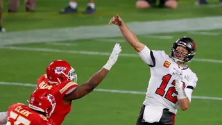 Tom Brady brilha e Buccaneers conquista o título de Super Bowl