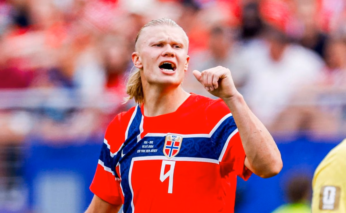 Haaland comemora um dos gols da vitória da Noruega sobre o Brasil nas oitavas de final da Copa do Mundo.