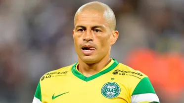 Coritiba tenta quebrar tabu de 10 anos contra o Grêmio; veja a provável escalação