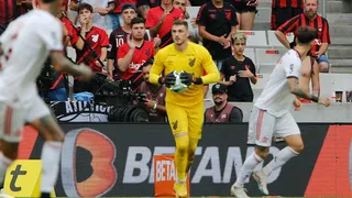 Na mira do Benfica, goleiro Bento ganha elogios de Ramon Menezes