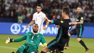 Goleiro do Al Jazira vira mito na internet após atuação de gala contra o Real Madrid