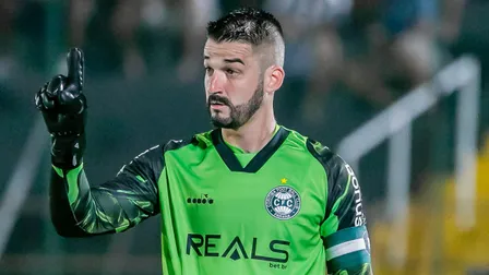 Ex-goleiro surpreende e retorna ao Coritiba poucas semanas após despedida