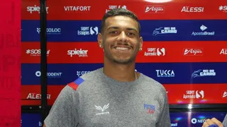 Vai e vem do Tricolor! Paraná perto de confirmar atacante e Romário se despede