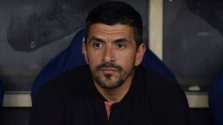 Técnico no rebaixamento do Athletico, Lucho González tem proposta de clube europeu