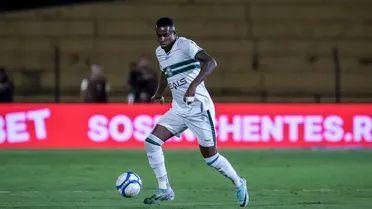 Sistema com três zagueiros agrada e ganha elogios no Coritiba