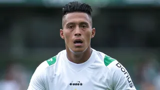 Volante do Coritiba tenta se adaptar em nova função e faz cobrança