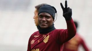 Contratação mais cara da história do Athletico pode fazer estreia na Série B