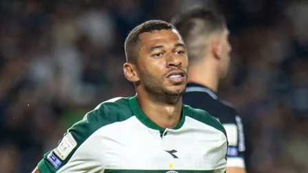 Após perder espaço, atacante reaparece com gol decisivo no Coritiba