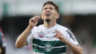 “Não queria ir para o Coritiba”: Volante revela salário dobrado e drama