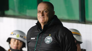 James reconhece jogo abaixo do Coritiba em derrota: “A gente sucumbiu”
