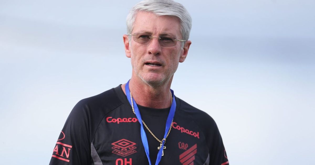 “Está todo mundo endividado”: Técnico do Athletico justifica reforços na intertemporada