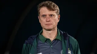 Seabra justifica evolução lenta do Coritiba e cobra paciência