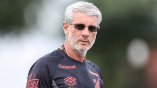 Homem de confiança de Odair, volante nega status de titular no Athletico