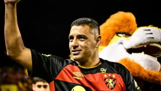 Diego Souza anuncia aposentadoria do futebol aos 38 anos