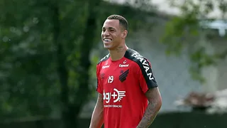 Sem espaço no Athletico, Breno Lopes vira herói do Palmeiras