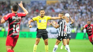 Pedro Rocha dispara contra a arbitragem após goleada sofrida pelo Athletico
