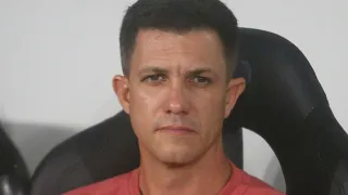Barbieri volta a criticar arbitragem: “Não lembro do Athletico ser favorecido”