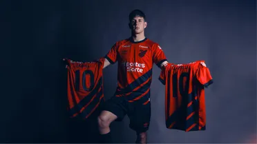 Bruno Zapelli é apresentado e vestirá a camisa 10 do Athletico