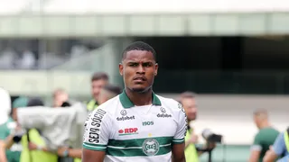 São Paulo pede retorno de lateral do Coritiba, que aguarda volante em troca