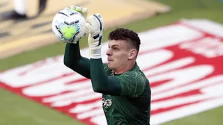 Goleiro que foi mascotinho de Wilson estreia no Coxa em jogo que pode marcar queda