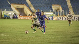 Gol do Coritiba viraliza nas redes sociais por conta de cruzamento de Robinho