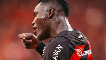 Athletico tira onda com o Coritiba após fim de tabu e web vai à loucura