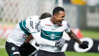 Coritiba atropela seus fantasmas que estavam perturbando o ambiente