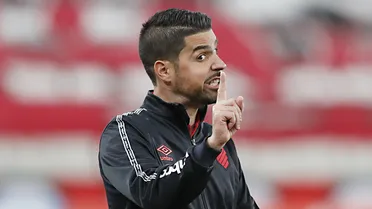 Após revés, Oliveira dispara contra arbitragem: “É mais fácil marcar contra o Athletico”