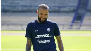 Advogado de Daniel Alves sugere pulseira eletrônica para tirar jogador da prisão
