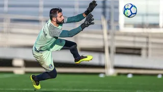 Paraná encaminha acerto com goleiro e lateral-esquerdo