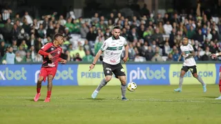 Coritiba deve ter Léo Gamalho titular contra o Inter; veja provável time
