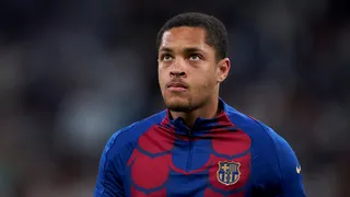 Técnico do Barcelona toma decisão sobre Vitor Roque