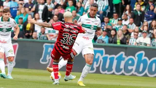 Régis, Alef Manga e torcida embalam Coritiba e garantem a permanência na Série A