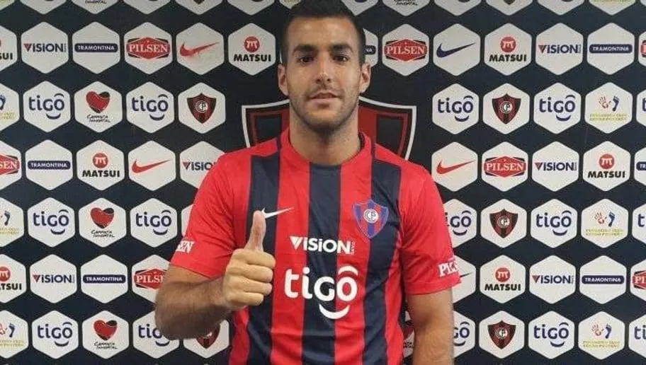 Raúl Cáceres (lateral direito do Cerro Porteño-PAR) 