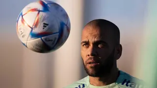 Mulher que acusa Daniel Alves de estupro diz que não quer dinheiro, mas sim a prisão dele