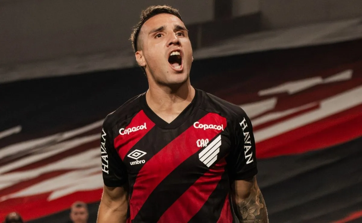 Benavídez comemora gol pelo Athletico no Campeonato Brasileiro