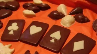 Casa de poker de Curitiba arrecada chocolates para crianças e adolescentes