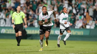 Antes do Atletiba, Manga cutuca torcida do Athletico: “Eles me amam e me odeiam”