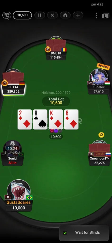 Jogo de poker Texas Holdem com seis jogadores no momento do turn.