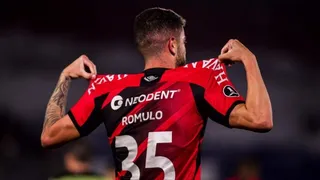 Com gol no fim, Athletico supera “fantasma das oitavas” e avança na Libertadores depois de 17 anos