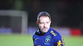 Em duelo com direito a apagão, goleiro falha e seleção olímpica perde para Marrocos